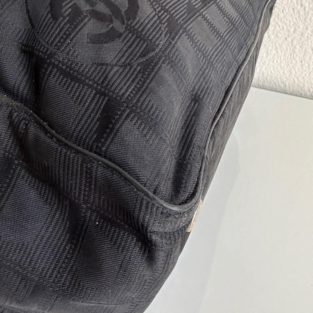 Travel Line Tote - Picture 2 of 7